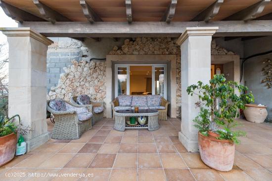 Casa rústica con gran extensión de terreno y piscina - BALEARES