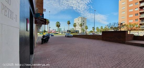 Local comercial en alquiler en  Avd Juan Carlos I, Murcia - MURCIA