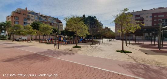 Local comercial en alquiler en  Avd Juan Carlos I, Murcia - MURCIA