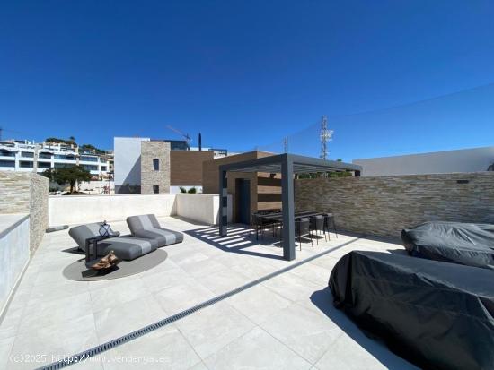  Bajo duplex con jardin 138.82 y terraza 46.67 m2 con dos plazas de aparcamiento - MALAGA 