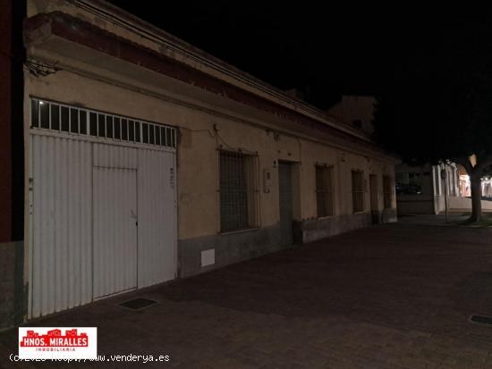 SE ALQUILA LOCAL COMERCIAL EN ROJALES EN CALLE PRINCIPAL - ALICANTE