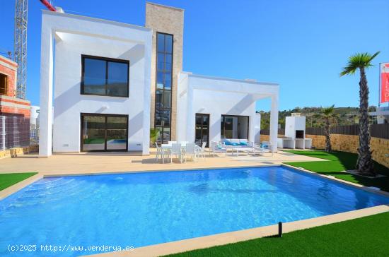  SE VENDE VILLA DE LUJO CON 3 DORMITORIOS Y PISCINA PROPIA EN FINESTRAT! SEVENDGROUP.COM! - ALICANTE 