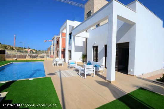 SE VENDE VILLA DE LUJO CON 3 DORMITORIOS Y PISCINA PROPIA EN FINESTRAT! SEVENDGROUP.COM! - ALICANTE