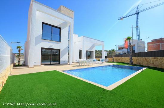 SE VENDE VILLA DE LUJO CON 3 DORMITORIOS Y PISCINA PROPIA EN FINESTRAT! SEVENDGROUP.COM! - ALICANTE