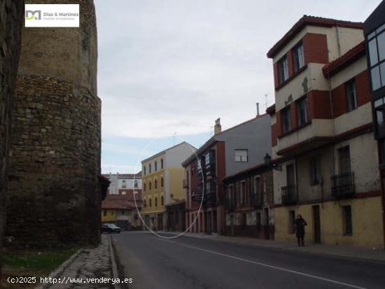 SE VENDE LOCAL COMERCIAL C/ LOS CUBOS CON PROYECTO DE HOSTELERIA Y APARTAMENTOS - LEON