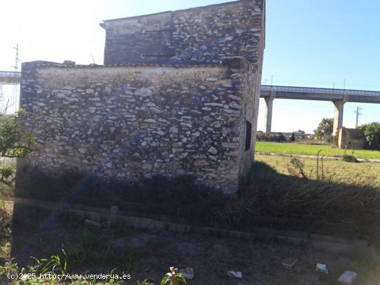 FINCA RUSTICA AL LADO DEL RIO EBRO CON CASA DE 28m2 Y CERCA DE AMOPSTA - TARRAGONA