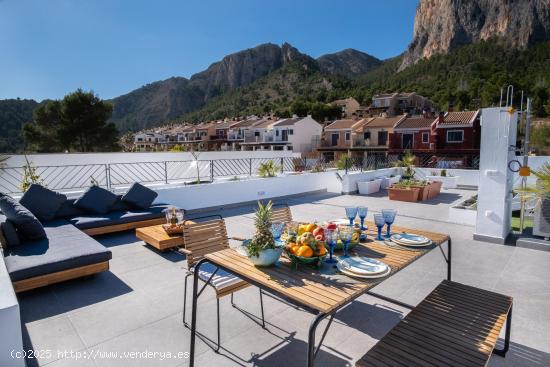 Villas de obra nueva con vistas al mar situadas en Polop - ALICANTE