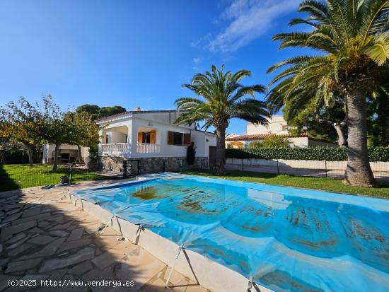 Chalet con piscina y jardín a 600 metros del mar mediterráneo - TARRAGONA