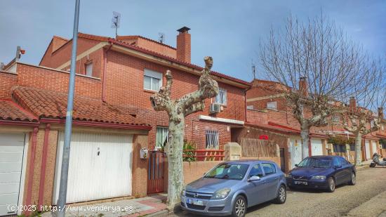  ADOSADO MORALZARZAL CON PISCINA - MADRID 