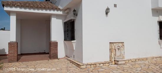 SE VENDE CHALET ADOSADO EN MEDINA SIDONIA - CADIZ