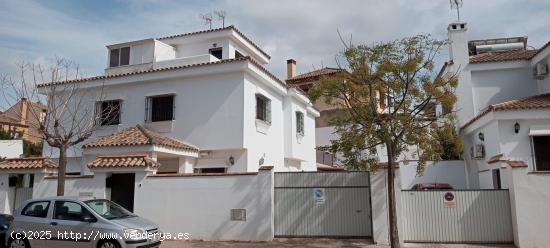 SE VENDE CHALET ADOSADO EN MEDINA SIDONIA - CADIZ