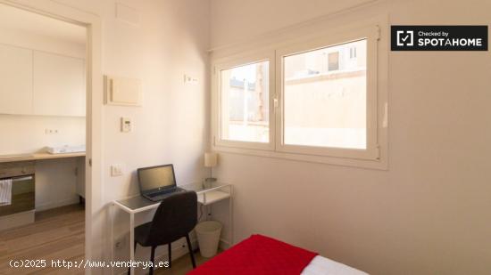 Alquiler de habitaciones en piso de 7 habitaciones en Gràcia Barcelona - BARCELONA