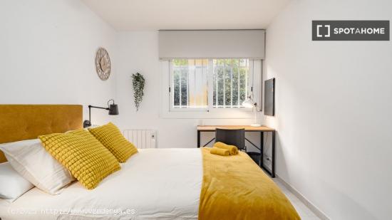 Se alquila habitación en piso de 4 habitaciones en Sant Cugat del Vallès - BARCELONA