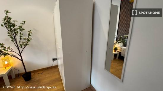 Magnífica habitación en alquiler situada en Madrid - MADRID