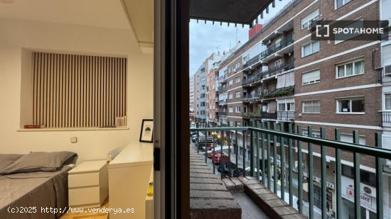 Se alquila habitación en el centro de Madrid - MADRID