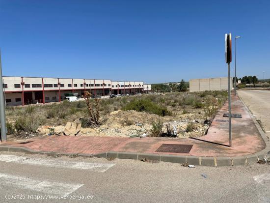  Parcela industrial en esquina en la localidad de Mollina - MALAGA 