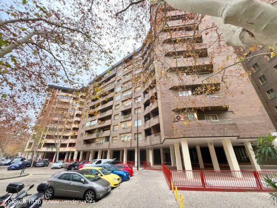  PISO DE CINCO DORMITORIOS Y TRES BAÑOS CON GARAJE EN EL PARQUE MIRAFLORES - ZARAGOZA 