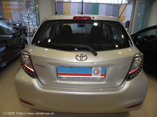 Toyota Yaris 1.3 VVTI ACTIVE Gasolina Etiq. medioambiental verde C - Barcelona