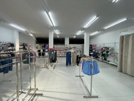 AMPLIO LOCAL COMERCIAL EN ALBORS - VALENCIA