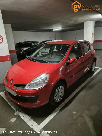 PLAZA DE PARKING PARA COCHE MEDIANO - BARCELONA