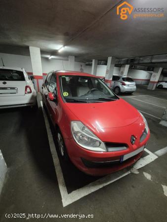 PLAZA DE PARKING PARA COCHE MEDIANO - BARCELONA