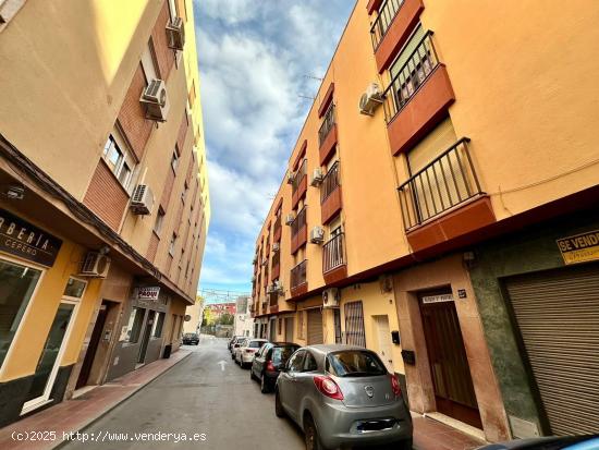 SE VENDE  PISO CENTRICO EN HUERCAL DE ALMERIA - ALMERIA