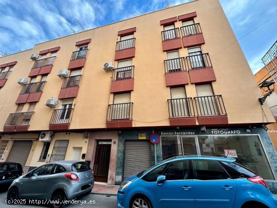 SE VENDE  PISO CENTRICO EN HUERCAL DE ALMERIA - ALMERIA