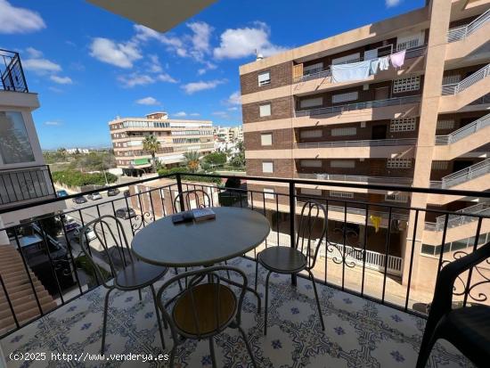 PRECIOSO DÚPLEX RECIÉN REFORMADO DE 2 DORMITORIOS EN MAR AZUL CON VISTAS AL MAR!!! - ALICANTE