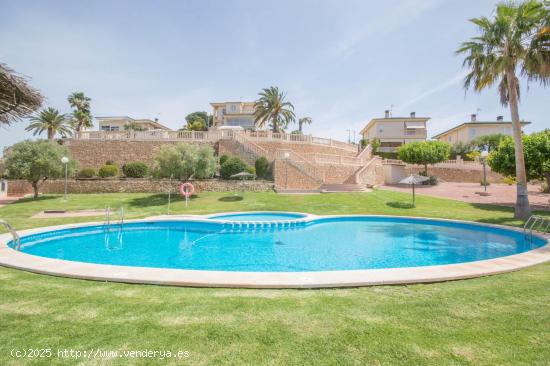 SENSACIONAL VIVIENDA UNIFAMILIAR EN LOMA BADA CON PISCINA COMUNITARIA - ALICANTE