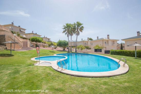 SENSACIONAL VIVIENDA UNIFAMILIAR EN LOMA BADA CON PISCINA COMUNITARIA - ALICANTE