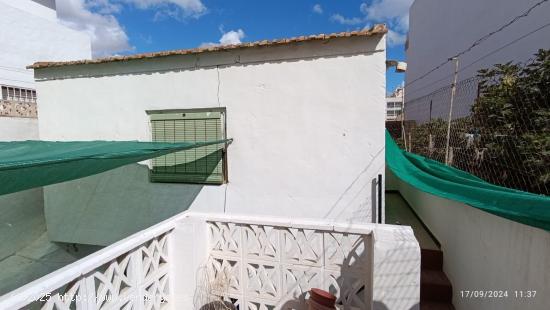 CASITA ANTIGUA CON MUCHAS POSIBILIDADES CENTRO DE TORREVIEJA - ALICANTE