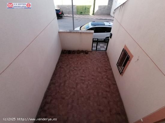 CASA ADOSADA DE VPO A ESTRENAR, DE 3 DORMITORIOS, BAÑO Y ASEO CON GARAJE Y PATIO - TOLEDO