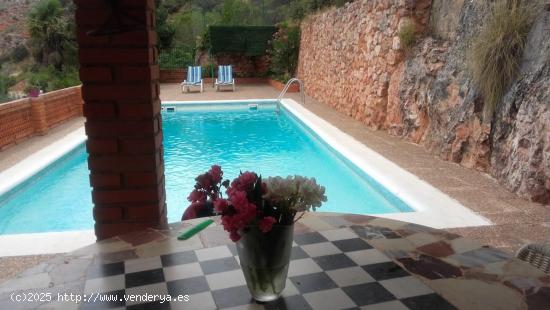 Excelente  chalet, con piscina,  jardín y con unas vistas espectaculares a la laguna - CIUDAD REAL