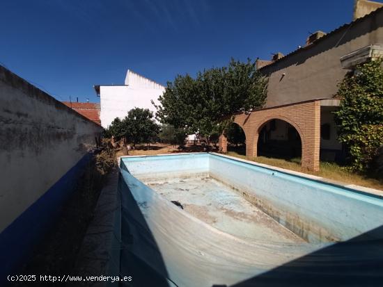 SE VENDE SOLAR DE 705 m2  EN ESQUINA CON 60 M2 DE FACHADA. - CIUDAD REAL