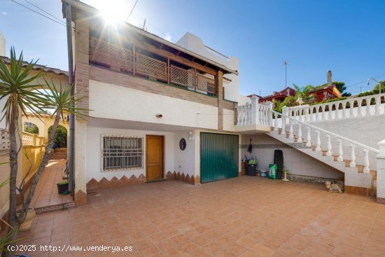 Chalet en venta en Torrevieja (Alicante)