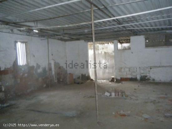 CASA CON PARCELA DE 2000M2 - ALMERIA