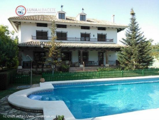  API LUNA AB VENDE CHALET DE LUJO EN AGUA SOL CON PISCINA PRIVADA Y PISTA DE TENIS - ALBACETE 