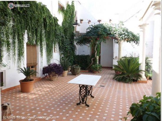 API LUNA INMOBILIARIA VENDE CASA PALACIO - ALBACETE