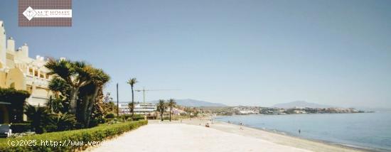 VIVIENDAS DE LUJO EN LA PLAYA DE ESTEPONA JUNTO AL PUERTO - MALAGA