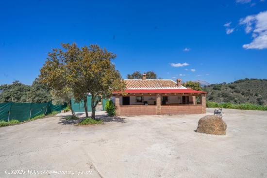 CASA RÚSTICA EN LOS MONTES DE MÁLAGA CON 150000 M2 DE TERRENO - MALAGA