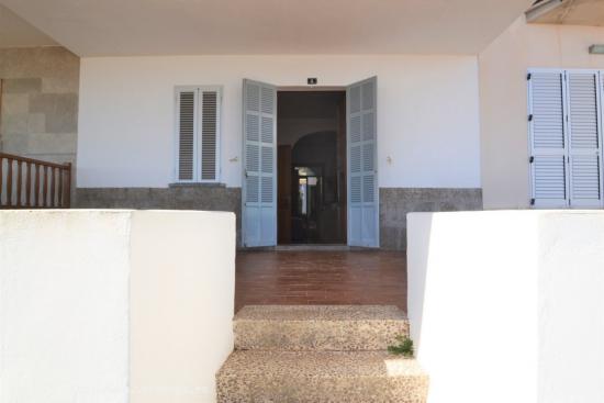 Casa de dos plantas en frente del mar - BALEARES