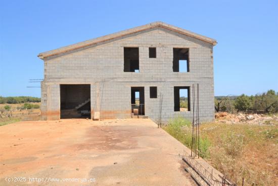 Finca con construcción y proyecto en Can Picafort - BALEARES