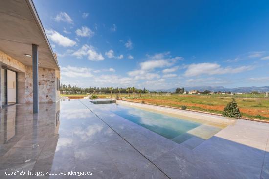 Chalet independiente con vistas espectaculares a la Tramuntana en Llubi y cédula de habitabilidad -