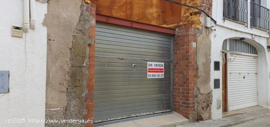 Solar en el centre del poble per construir una casa de tres plantes. - BARCELONA