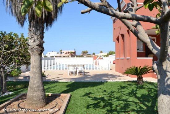 Villa en venta en La Manga del Mar Menor (Murcia)