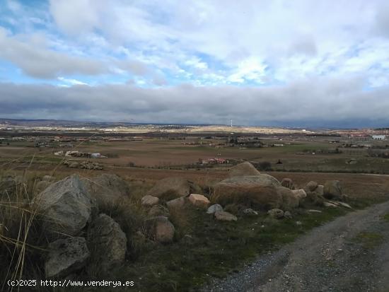 FINCA RUSTICA  para tener tu espacio al aire libre , a dos kilometros de Avila - AVILA