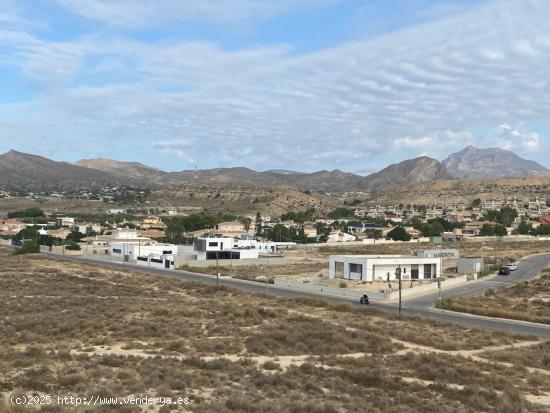 Parcela urbana de 2546 m2 en la Urbanización Río Park, Mutxamel (Alicante) - ALICANTE