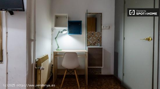 Bonita habitación en piso compartido por Eixample, Barcelona - BARCELONA