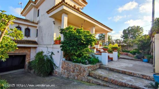 MAGNIFICO CHALET UNIFAMILIAR CON AMPLIO JARDIN EN ZONA RESIDENCIAL CERCA DEL MAR EN ARENAL, MALLORCA