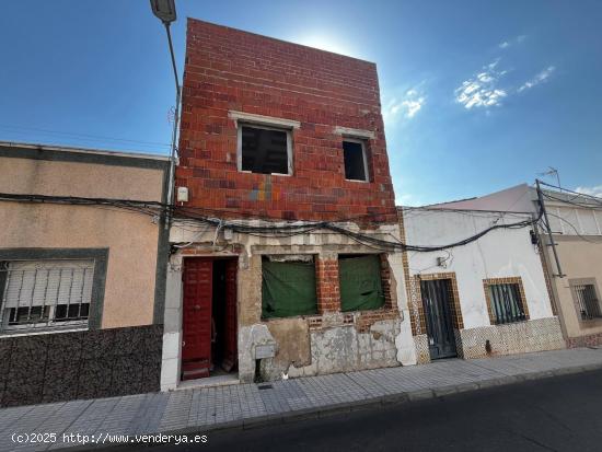  ¡Oportunidad ! Casa en venta en Antonio Domínguez - BADAJOZ 